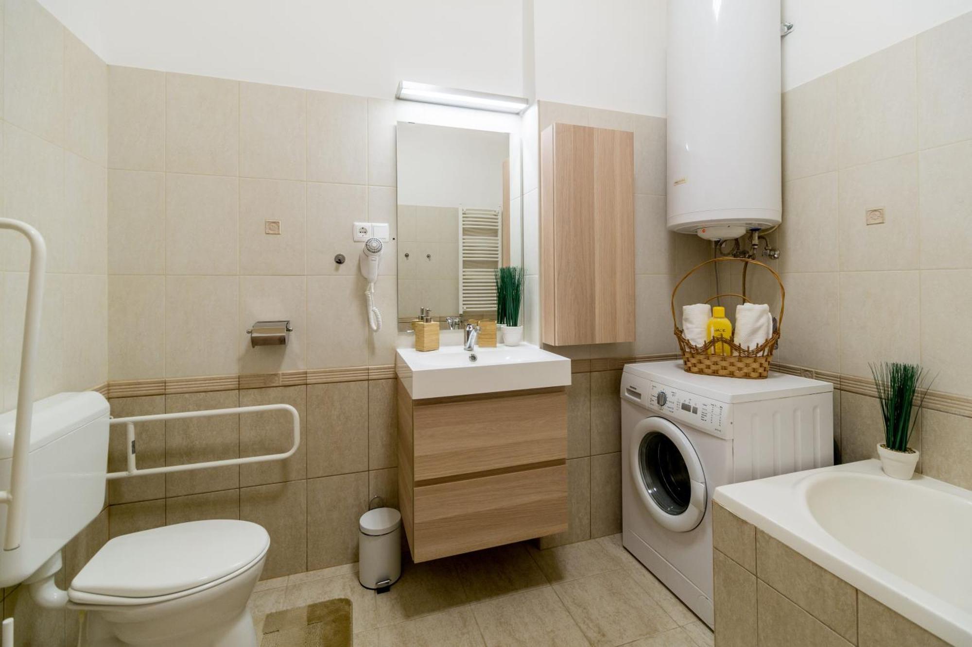Exlcusive & City Central Located Suite By Prestige Homes Budapesta Exterior foto