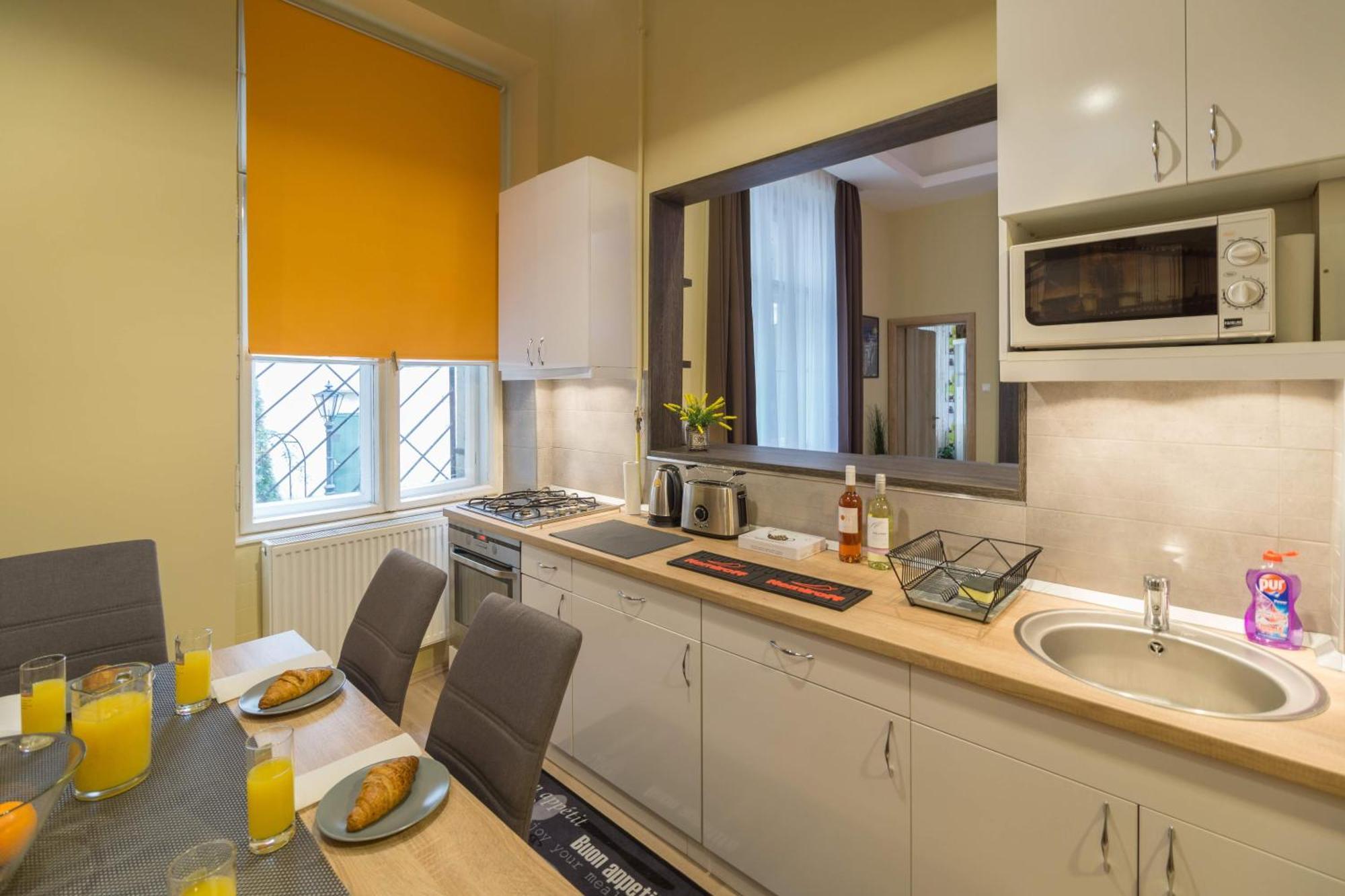 Exlcusive & City Central Located Suite By Prestige Homes Budapesta Exterior foto
